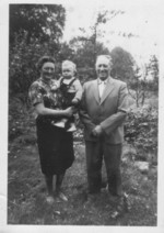Meine Eltern Bernard Kleine Klausing und Anna Thekla geb. Stroot mit mir (Bild aus 1963) - My parents Bernard Kleine Klausing and Anna Thekla born Stroot together with me as baby (picture from 1963)